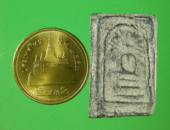 พระกรุคลองขอม พิมพ์รัศมี เนื้อดำ