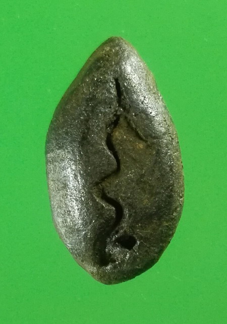 พระเม็ดน้อยหน่าหลังยันต์