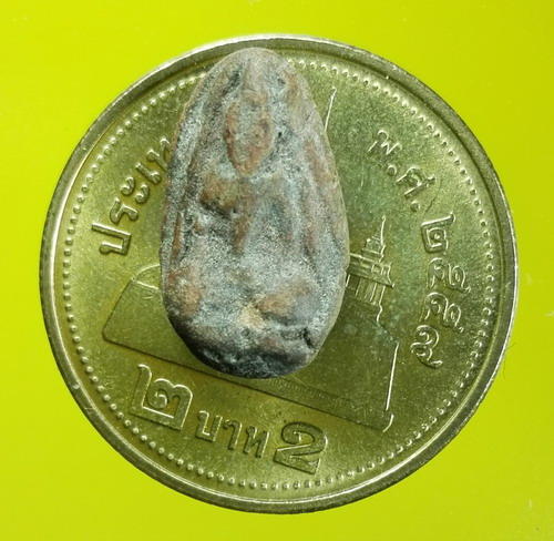 พระพิจิตรเขี้ยวงู เนื้อดิน