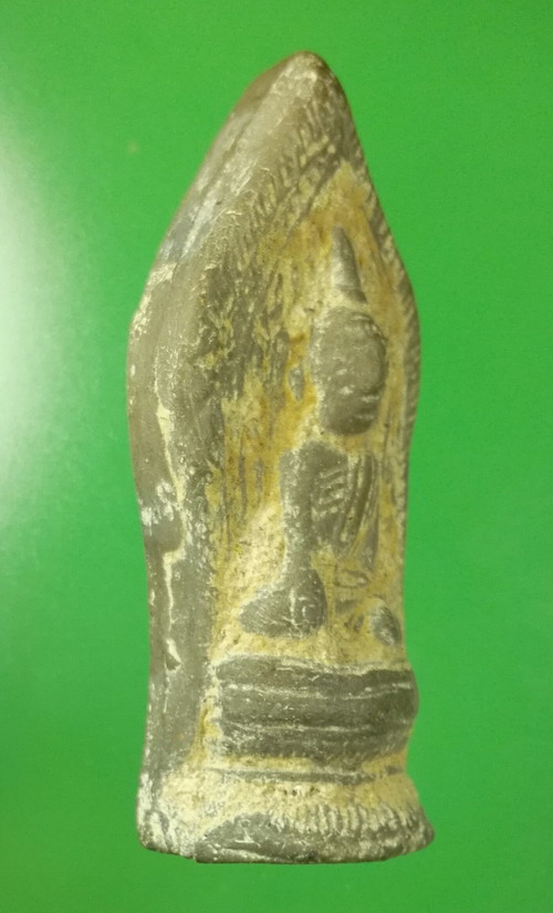 พระเชียงแสนใบหอก เนื้อดิน ลงกรุ คราบกรุจัดๆ