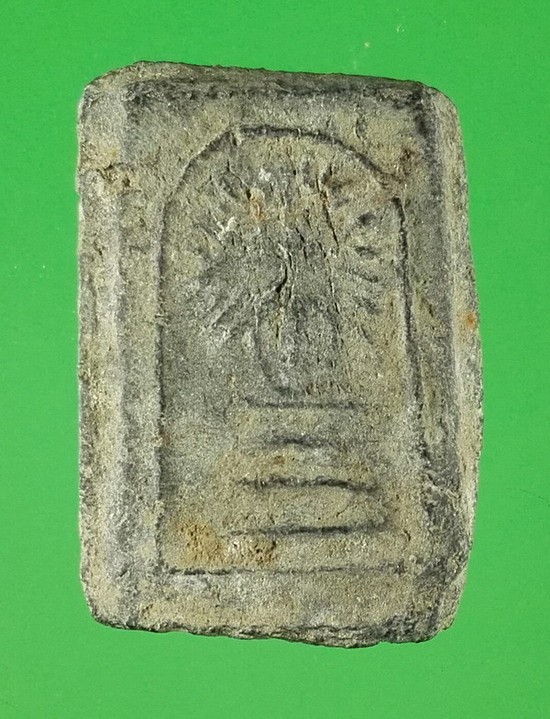 พระกรุคลองขอม พิมพ์รัศมี เนื้อดำ