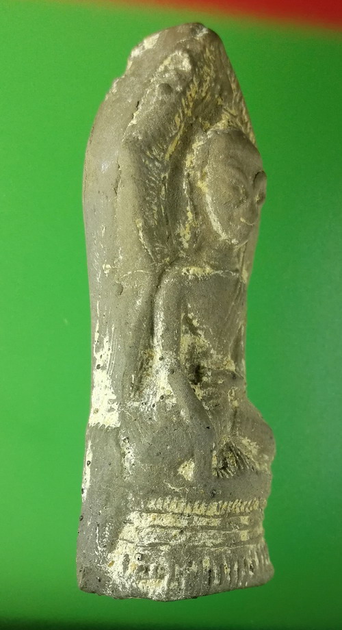 พระเชียงรุ้ง เนื้อดิน สูง 6 ซม. บรรจุกรุเก่า คราบกรุหนา