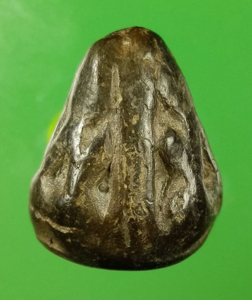 พระปิดตาพิชัยสามหน้า เนื้อผงใบลาน จารยันต์เก่ารอบด้าน รอยจารคมลึกเส้นเล็ก แห้งมัน ถึงยุคอยุธยาตอนปลา