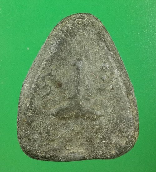 พระปิดตาพิมพ์ชะลูด ข้างยันต์ เนื้อดินเขียว 