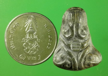 พระปิดตาหลังยันต์ เนื้อตะกั่วสนิมแดง