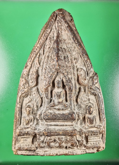 พระซุ้มปรางค์ ลพบุรี เนื้อดิน องค์ใหญ่