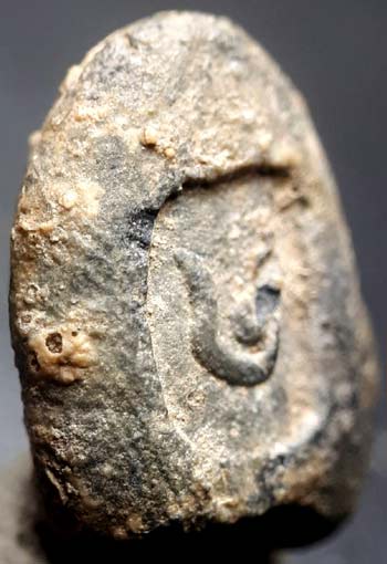 *พระกรุวัดท้ายตลาด พิมพ์หยดแป้งจิ๋วสมาธิข้างเส้น เนื้อใบลาน*