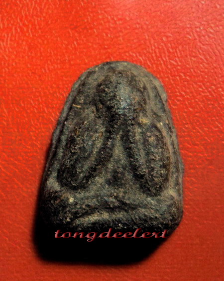 พระปิดตาเนื้อผงชานหมาก หลวงพ่อเที่ยง วัดม่วงชุม จ.กาญจนบุรี พิมพ์นี้หายาก สวยมากค่ะ