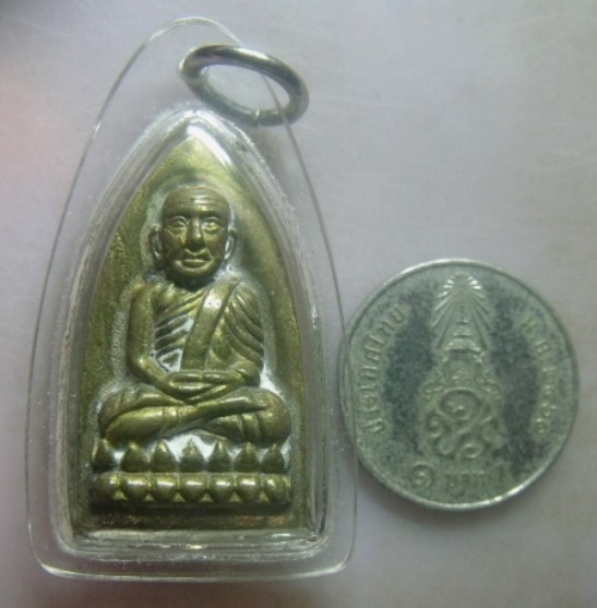 **วัดใจ**หลวงปู่ทวด หลังเตารีด ฉลองสมโภชพระบรมธาตุ ปี ๒๕๔๐ เนื้อโลหะตะปูพระธาตุ**เลี่ยมสวยพร้อมใช้