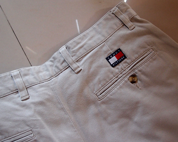 กางเกง TOMMY HILFIGER แบรนด์ดังอเมริกา ที่ดังไปทั่วโลก สีน้ำตาลอ่อน ทรงสวย เอว31-32นิ้ว