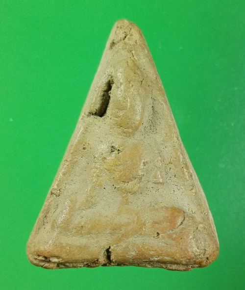 พระนางพญา เนื้อดิน หลังยันต์ กรุคูยาง กำแพงเพชร