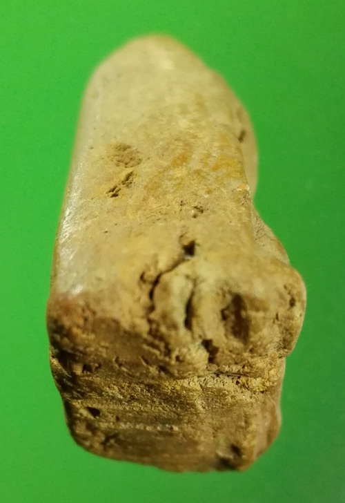 พระนางพญา เนื้อดิน หลังยันต์ กรุคูยาง กำแพงเพชร