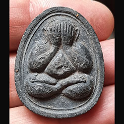 พระปิดตา เสาร์๕ หลังยันต์ เนื้อผง ไม่ทราบที่