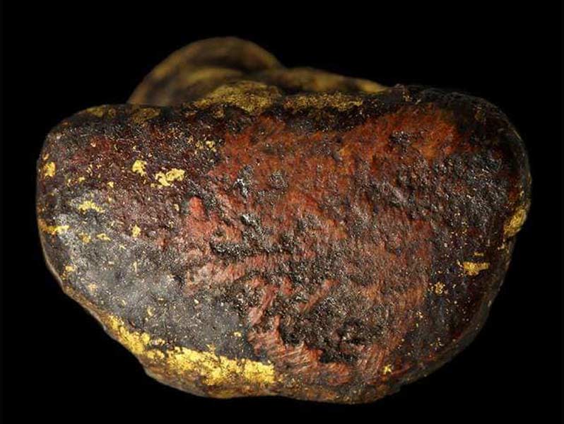 พระหล่อโบราณเนื้อทองผสม จุ่มรักทาทองเก่าเดิม........เคาะเดียวแดง    