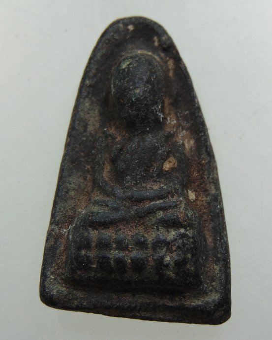 ๒๐ หลวงปู่ทวดเนื้อดินเผา วัดช้างให้ ปี 2513 (ผสมผงว่านหลวงปู่ทวด ปี2497) สร้างโดยพระครูใบฎีกาขาว