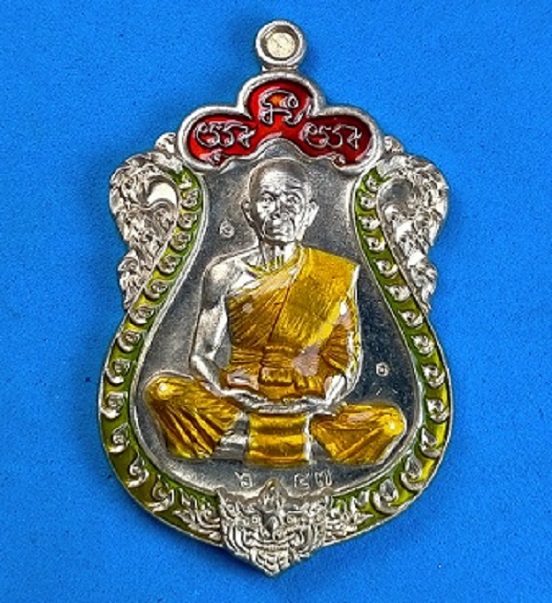 เหรียญเสมา หลังยันต์ รุ่นมนต์มหากาฬ หลวงพ่อคูณ วัดบ้านไร่ เนื้ออัลปาก้าลงยา 2 สี ปี 2557