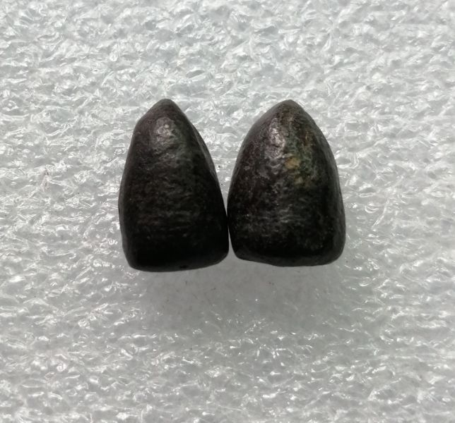 พระปิดตาจิ๋วเนื้อผงคลุกรักษ์สวยๆ2องค์เคาะเดียว