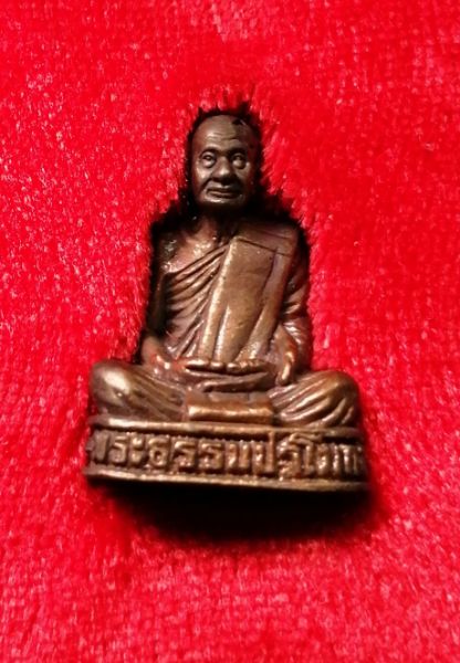 หล่อรูปเหมือนพระธรรมปาโมกข์​ วัดธาตุทองปี47สวยๆพร้อมกล่องครับ