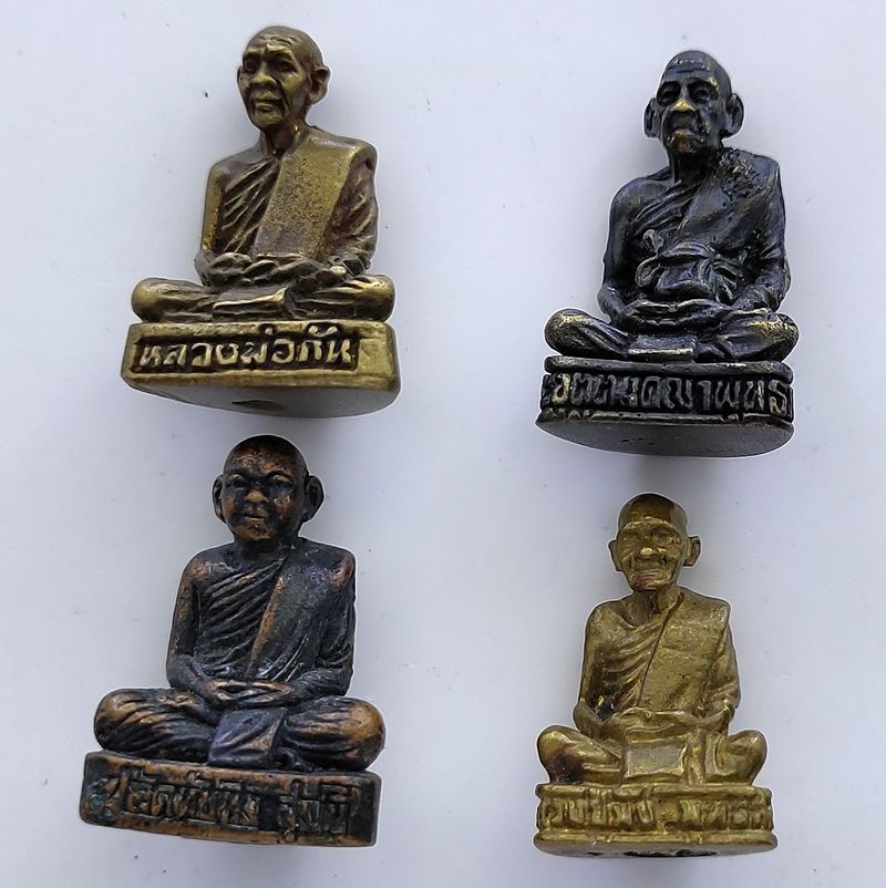 พระรูปหล่อ-รูปเหมือน ได้ทั้งชุดรวม 8 องค์