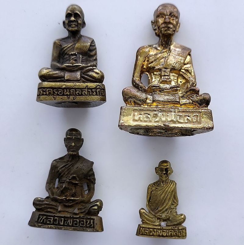 พระรูปหล่อ-รูปเหมือน ได้ทั้งชุดรวม 8 องค์