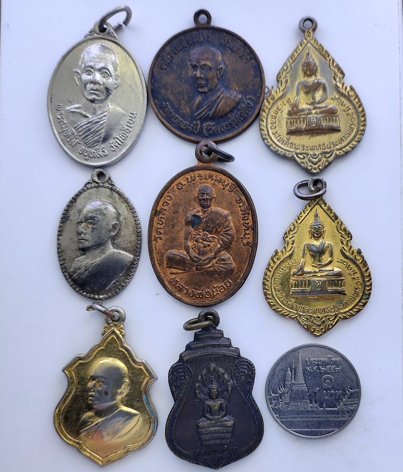 เหรียญพระเครื่อง จังหวัดสิงห์บุรี ได้ทั้งชุดรวม 8 องค์