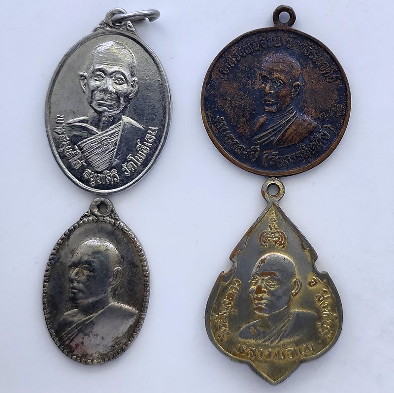 เหรียญพระเครื่อง จังหวัดสิงห์บุรี ได้ทั้งชุดรวม 8 องค์