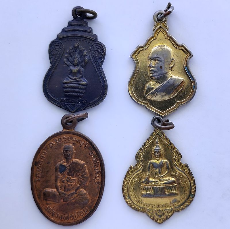 เหรียญพระเครื่อง จังหวัดสิงห์บุรี ได้ทั้งชุดรวม 8 องค์