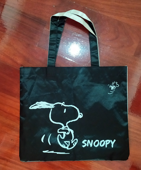 กระเป๋าสะพาย Snoopy Studios ของแท้ ไม่มีขายข้างนอก ต้องไปซื้อที่ UNIVERSAL STUDIO JAPAN เท่านั้น