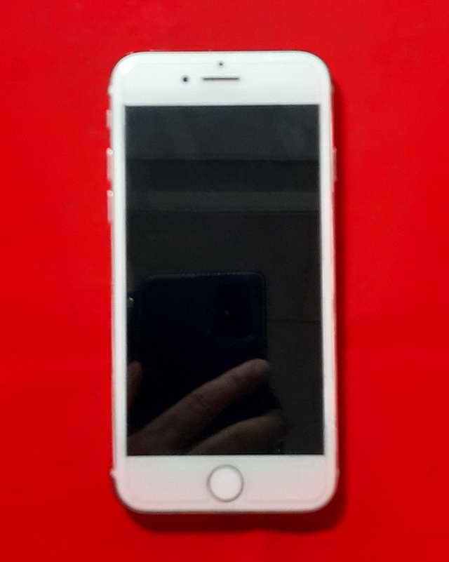 iPhone 7 128GB อุปกรณ์สายขาร์จ หูฟังของแท้ใหม่เอี่ยมสภาพนางฟ้า พร้อมกล่องเดิมๆ