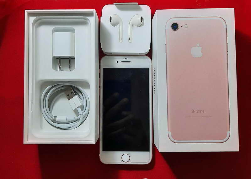 iPhone 7 128GB อุปกรณ์สายขาร์จ หูฟังของแท้ใหม่เอี่ยมสภาพนางฟ้า พร้อมกล่องเดิมๆ