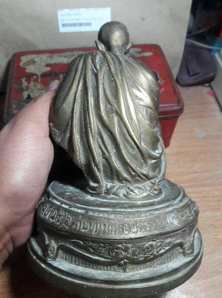 พระบูชาหลวงพ่อคูณ นั่งยอง ขนาดประมาณพระบูชา 5 นิ้ว ตามรูป หลักร้อย