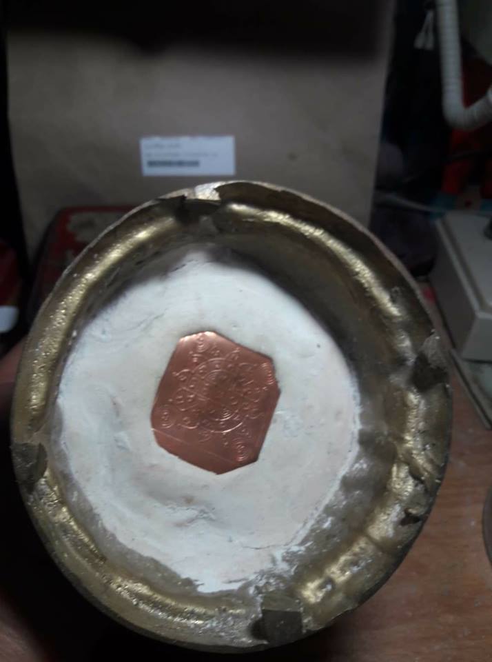 พระบูชาหลวงพ่อคูณ นั่งยอง ขนาดประมาณพระบูชา 5 นิ้ว ตามรูป หลักร้อย