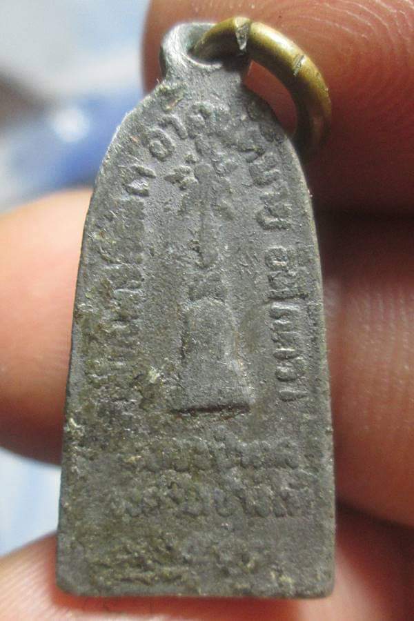 เหรียญหลวงปู่ทวดรุ่นทะเลซุง เนื้อตะกั่ว สภาพใช้ครับ