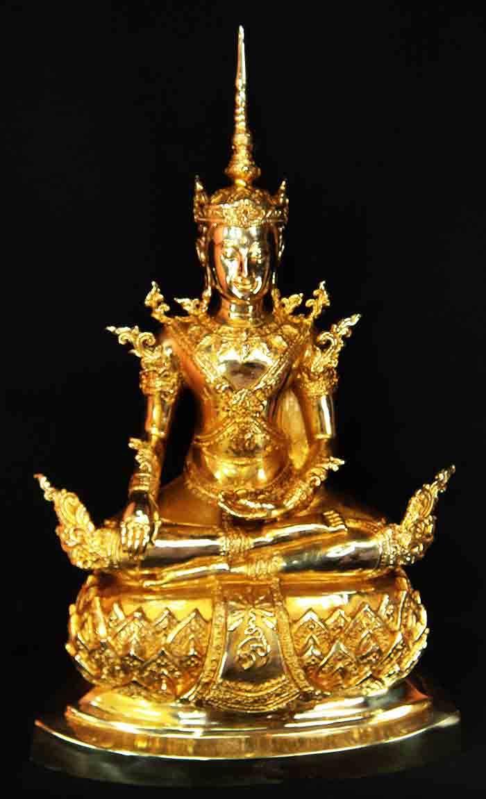 พระพุทธรูปปางโปรดพญาชมพูบดีหรือปางทรงเครื่องจักรพรรดิ เนื้อทองเหลืองขัดมันปัดทอง