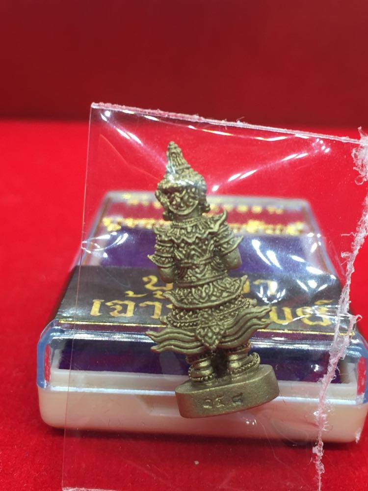 ท้าวเวสสุวรรณ รุ่น บูรพาเจ้าทรัพย์ เนื้อขันลงหิน พระอาจารย์ไพรวัลย์ วัดหาดทรายแดง จ.ตราด