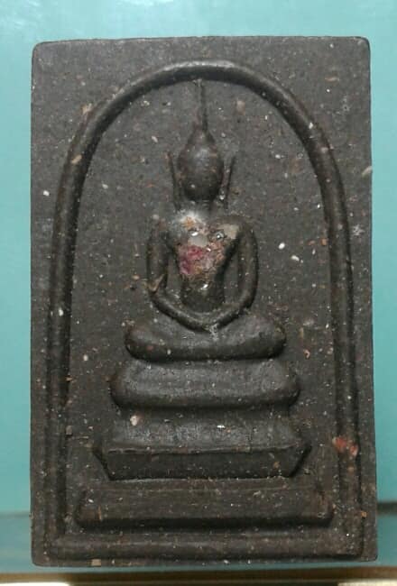 พระสมเด็จเนื้อดำฝังพลอยหลังยันต์ ไม่ทราบที่
