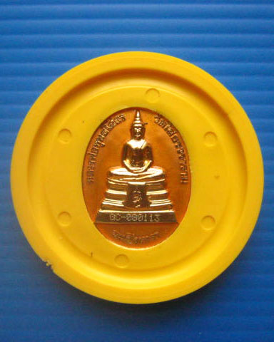 เหรียญรูปไข่หลวงพ่อพุทธโสธร วัดโสธรวรารามวรวิหาร ฉะเชิงเทรา พระอุโบสถหลังใหม่ ปี 2538 กะไหล่ทองลงยา