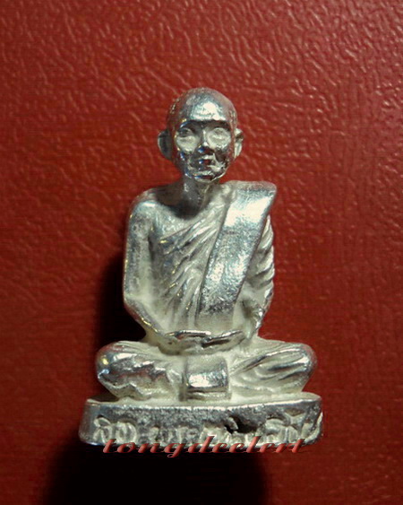 รูปหล่อสมเด็จพระญาณสังวร สมเด็จพระสังฆราช ที่ระลึกสร้างตึกโรงพยาบาลพหลฯ เนื้อเงิน ปี 2536 ค่ะ