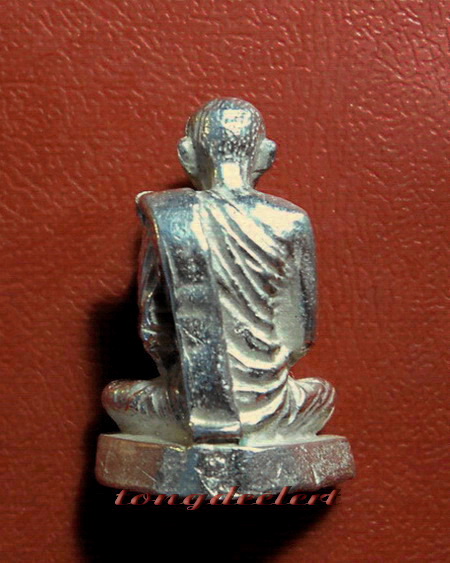 รูปหล่อสมเด็จพระญาณสังวร สมเด็จพระสังฆราช ที่ระลึกสร้างตึกโรงพยาบาลพหลฯ เนื้อเงิน ปี 2536 ค่ะ