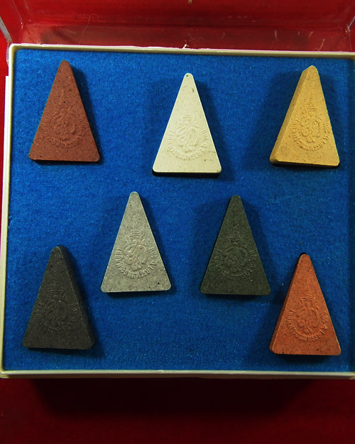 พระสมเด็จนางพญา สก. พร้อมชุดเทพมงคล ปี. ๒๕๔๗  ครบชุดพร้อมกล่องเดิม