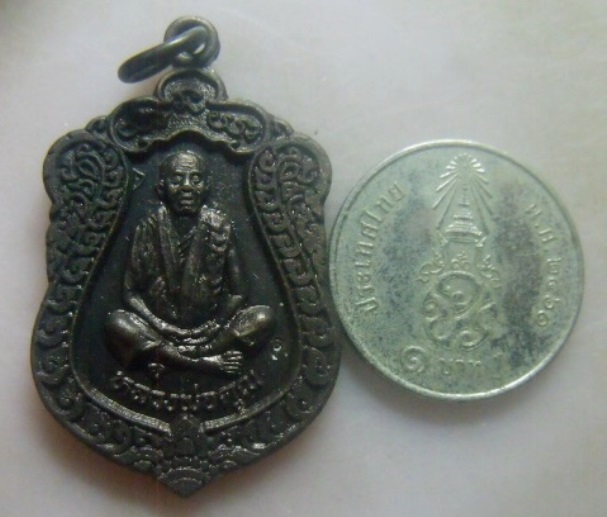 **วัดใจ**เหรียญหลวงพ่อคูณ วัดบ้านไร่ รุ่น เฮงให้รวย จ.นครราชสีมา ปี ๒๕๓๗**ตอกโค้ด สวยๆ 
