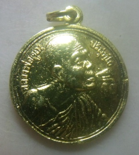 **วัดใจ**เหรียญหลวงพ่อคูณ วัดบ้านไร่ รุ่น เสาร์๕ คูณพันล้าน จ.นครราชสีมา ปี ๒๕๓๗**กะไหล่ทอง สวยๆ