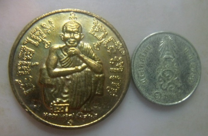 **วัดใจ**เหรียญหลวงพ่อคูณ วัดบ้านไร่ รุ่นแซยิด ๖ รอบ ๗๒ ปี เนื้อทองแดง ปี ๒๕๓๗**ตอกโค้ด สวยๆ