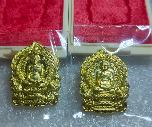 ชุดที่ 3 เหรียญหลวงพ่อรวย รุ่นแจกทานรวยปลดหนี้