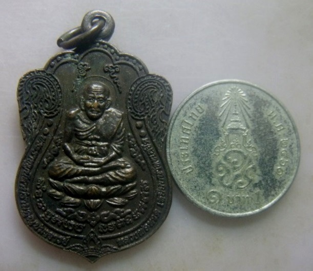 **วัดใจ**เหรียญเสมาหลวงปู่ทวด หลังพ่อท่านวัน รุ่นพิทักษ์แผ่นดิน เสาร์๕ วัดลอน จ.พัทลุง ปี ๒๕๕๓**