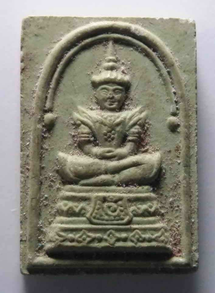 40 บาท พระแก้วมรกตเนื้อผง ฝังตะกรุด หลวงพ่อคูณ วัดบ้านไร่  หายากสร้างน้อย  BOXP 2