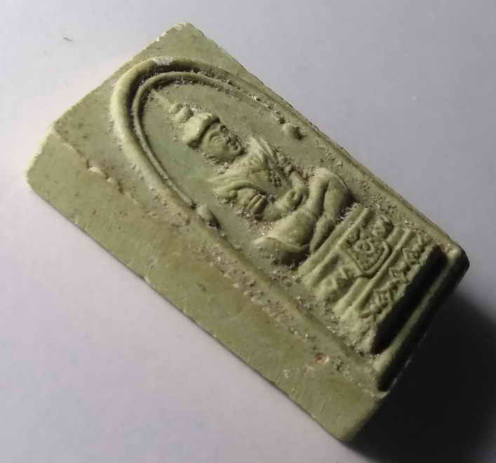 40 บาท พระแก้วมรกตเนื้อผง ฝังตะกรุด หลวงพ่อคูณ วัดบ้านไร่  หายากสร้างน้อย  BOXP 2