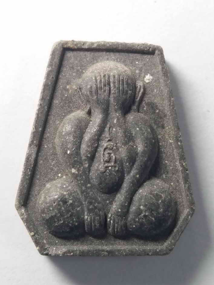 30 บาท พระปิดตาหกเหลี่ยมเนื้อผงใบลาน หลวงพ่อสัมฤทธิ์ วัดถ้ำแฝด จังหวัดกาญจนบุรี สร้างปี 2539  boxp12