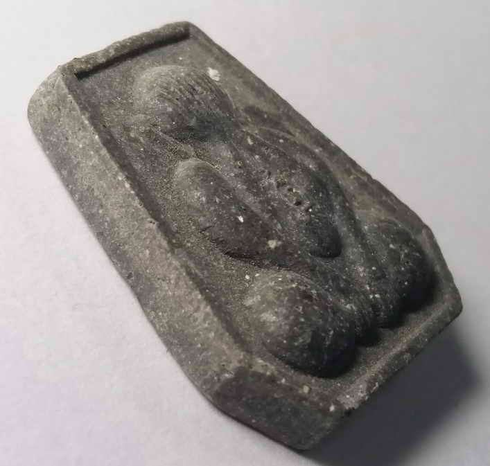 30 บาท พระปิดตาหกเหลี่ยมเนื้อผงใบลาน หลวงพ่อสัมฤทธิ์ วัดถ้ำแฝด จังหวัดกาญจนบุรี สร้างปี 2539  boxp12