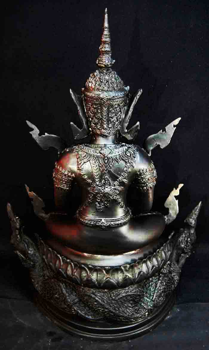 พระพุทธรูปทรงเครื่องจักรพรรดิ์ ปางสมาธิ